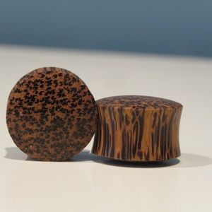 🚫SOLD ON VINTED 🚫19mm wooden ear plugs